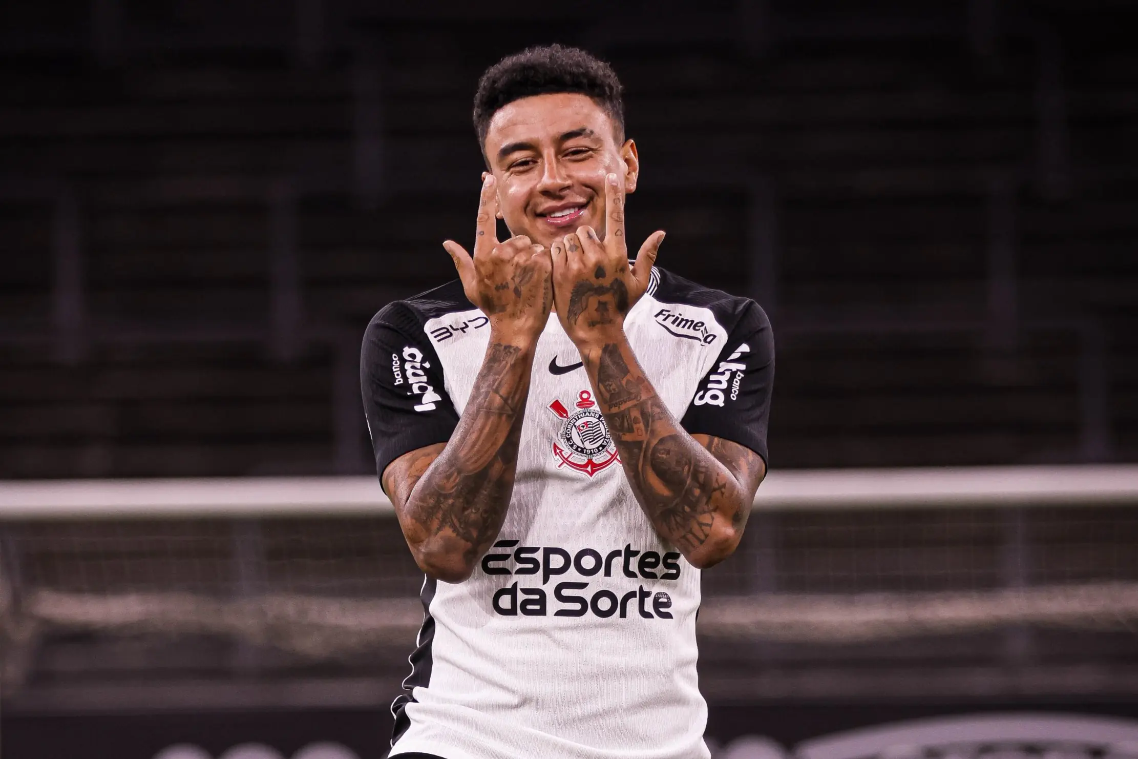 Lingard é liberado para viajar à Inglaterra para cuidar de assuntos familiares
