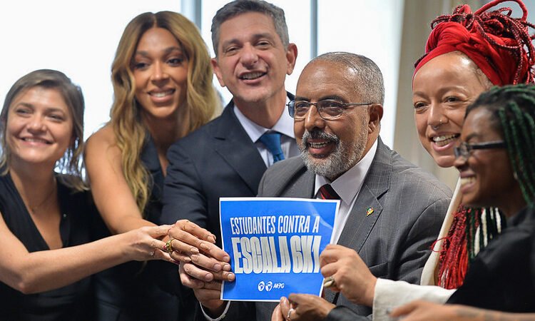 Câmara dos deputados aprova PEC para fim da escala 6X1
