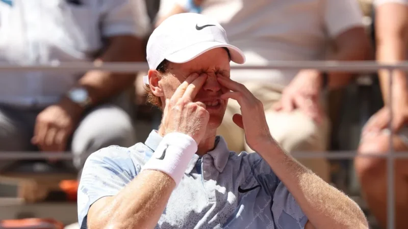 Sinner é eliminado precocemente no Roland Garros