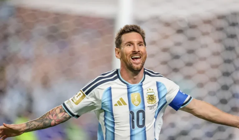 Messi faz 3 contra Argélia e iguala Klose