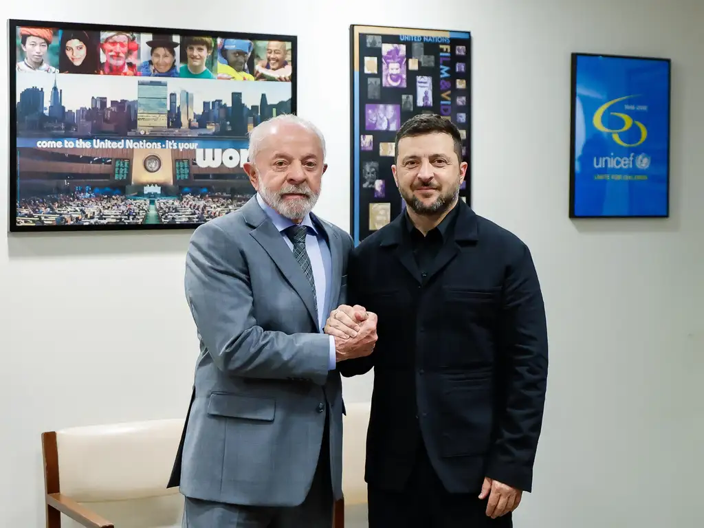 Lula e Zelensky em reunião histórica na França