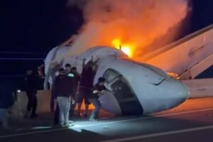 Avião de pequeno porte cai no Texas