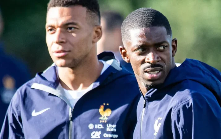 Dembélé cobra de Mbappé mais empenho defensivo
