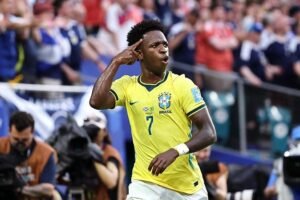 Arsenal planeja investida milionária para tirar Vini Jr do Real Madrid