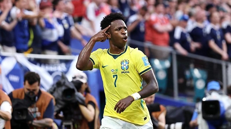 Arsenal planeja investida milionária para tirar Vini Jr do Real Madrid