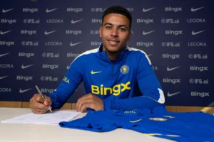 Chelsea anuncia a contratação de Morgan Rogers por valor recorde