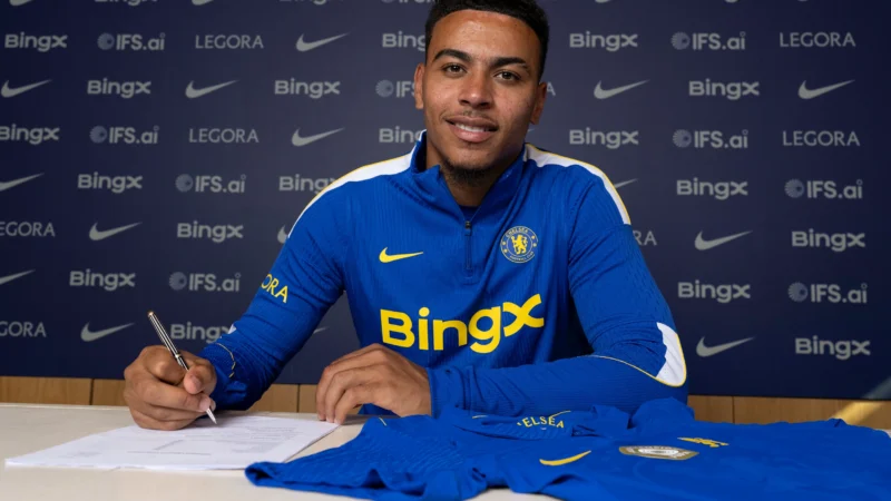 Chelsea anuncia a contratação de Morgan Rogers por valor recorde