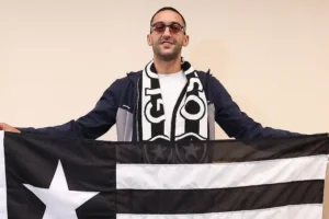 Botafogo oficializa a contratação do atacante marroquino Hakim Ziyech