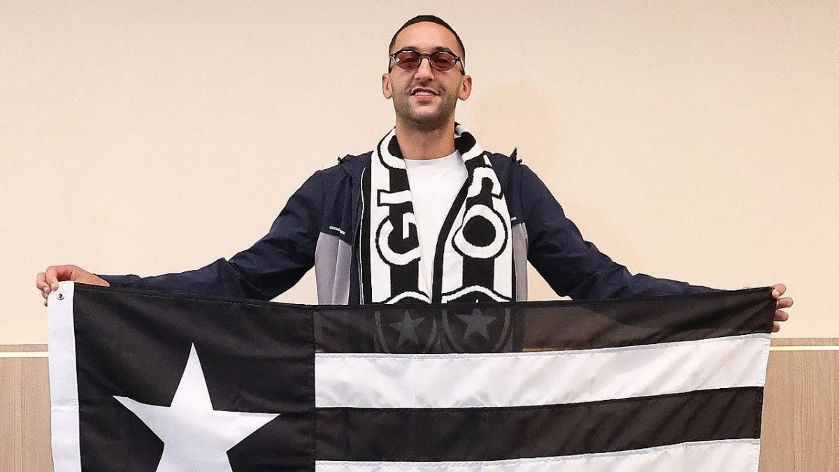 Botafogo oficializa a contratação do atacante marroquino Hakim Ziyech